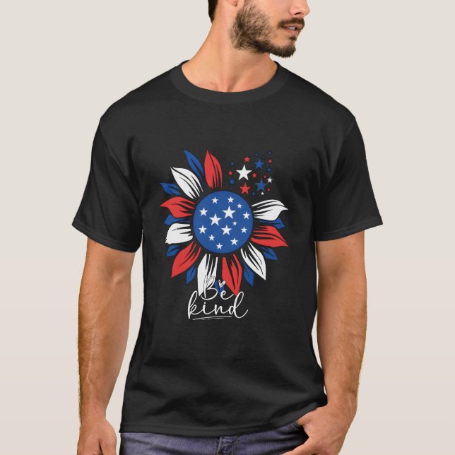 Camiseta Seja Bela Bandeira Americana Em 4 De Julho, Flor P (Frente)