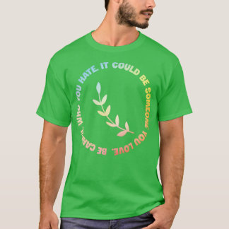 Camiseta Seja cuidadoso com quem odeia. Pode ser alguém que