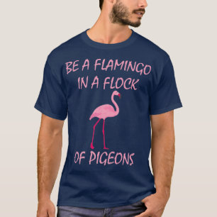 Camiseta Seja Flamingo Num Bando De Porcos Flamingo Tee