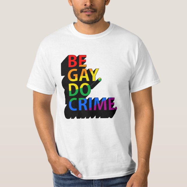 CAMISETA SEJA GAY, COMETA CRIMES (Frente)
