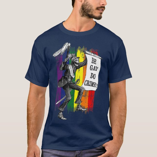 Camiseta Seja Gay Do Crime Rainbow Flag LGBQ Memória (Frente)