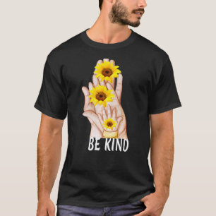 Camiseta Seja gentil Com Outra Mensagem Positiva Com Mãos