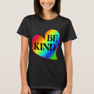 Camiseta Seja Gentil Coração Colorido Arco-íris