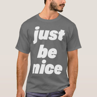 Camiseta seja gentil empilhado