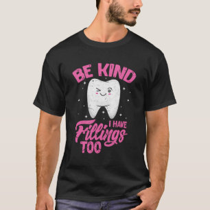 Camiseta Seja gentil, Tenho Enchimentos Muito Engraçados De