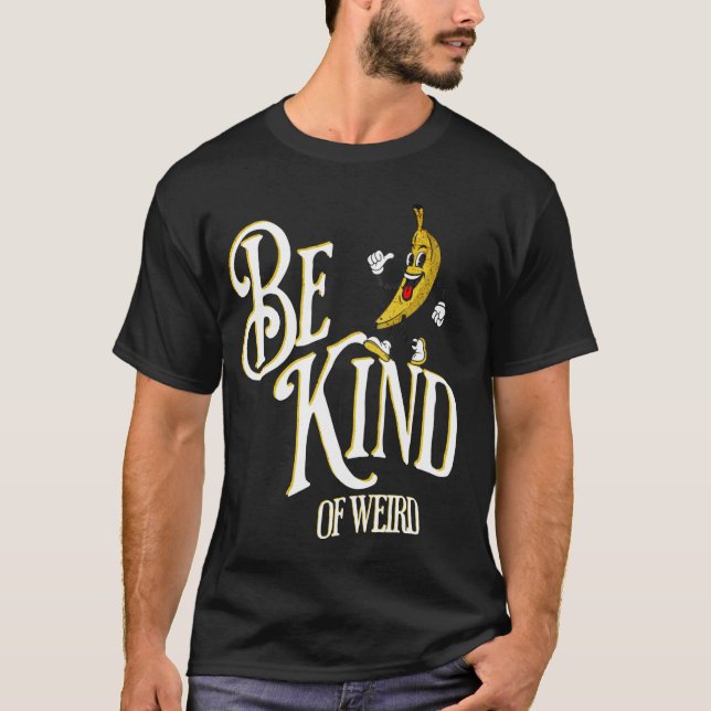 Camiseta Seja Meio Estranho Piada de Maluco Engraçado Com B (Frente)