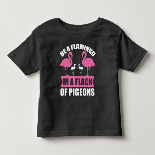 Camiseta Seja um Flamingo em um Bando de Pombos