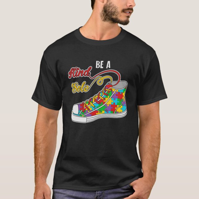 Camiseta Seja Um Pouco Autista Consciência Arco-Íris Trendê (Frente)