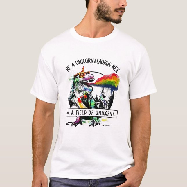 Camiseta Seja Um Unicornasaurus Rex Em Um Campo De Dino Uni (Frente)