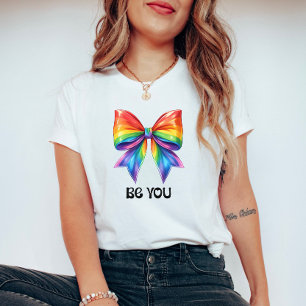 Camiseta Seja você Orgulho - Arco Coquette em Cores Arco-ír