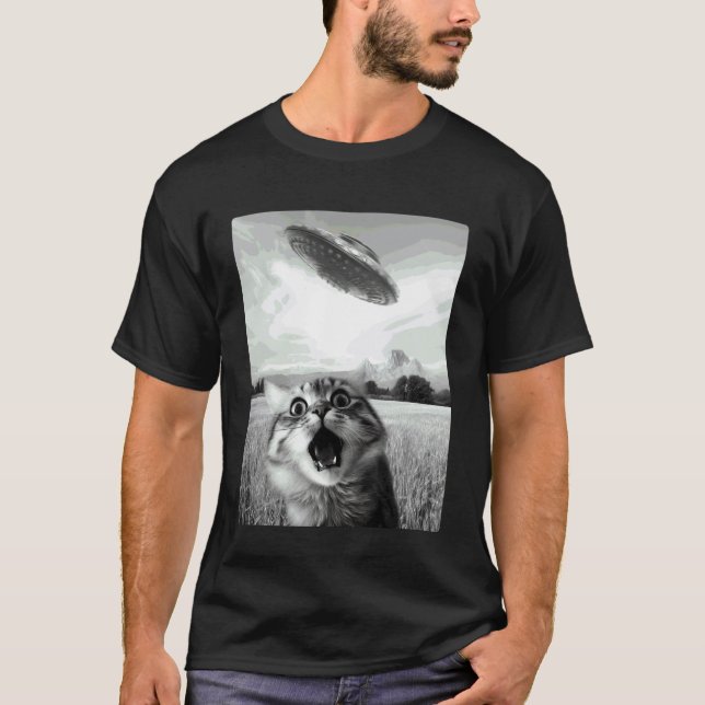 Camiseta Selfie de Gato Com OVNI (Frente)