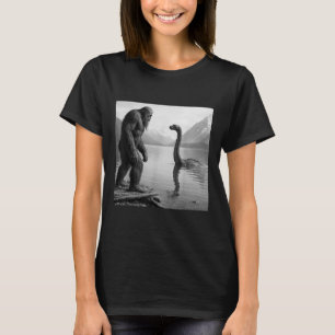 Camiseta Selfie do Pé Grande com Presentes do Monstro do La
