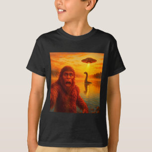 Camiseta Selfie Engraçado do Pé Grande Com o Monstro do Lag