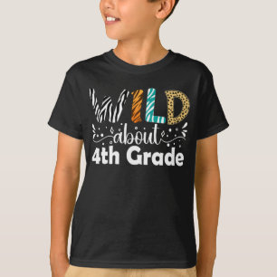 Camiseta Selvagem Cerca Do 4º Ano Engraçado De Volta À Esco