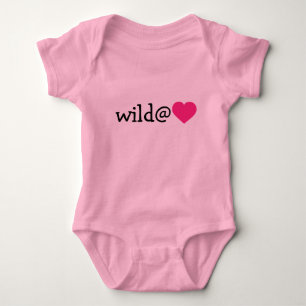 Camiseta Selvagem de Coração - Coração Rosa Quente
