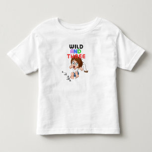 Camiseta Selvagem e três