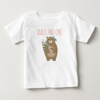 Camiseta selvagem e uma T-shirt