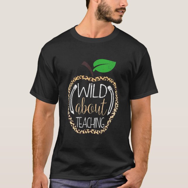 Camiseta Selvagem Sobre Ensinar Professora Da Escola De Imp (Frente)