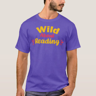 Camiseta Selvagem Sobre Leitura Com Livros De Leitura De Co