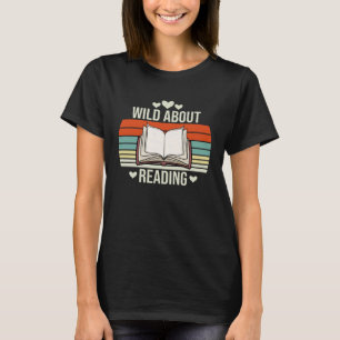 Camiseta Selvagem Sobre Leitura Com Livros De Leitura De Co