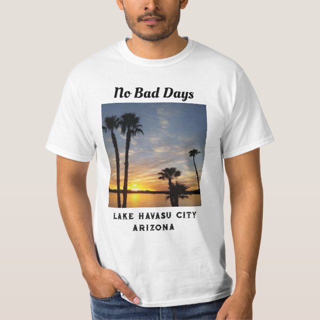 Camiseta Sem dias ruins no lago Havasu Sunset com palmeiras (Frente)