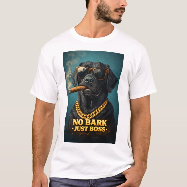 Camiseta Sem Latido, Apenas Chefe – Cachorro Poderoso com C (Frente)