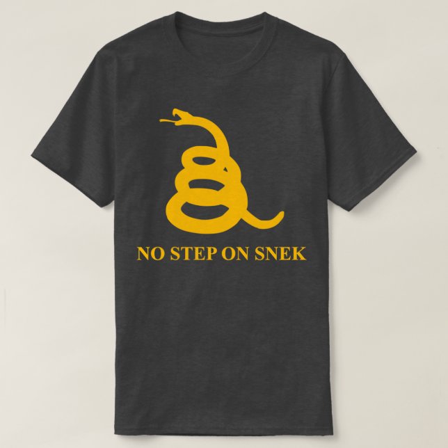 CAMISETA SEM PASSO NO SNEK DOURADO (Frente do Design)