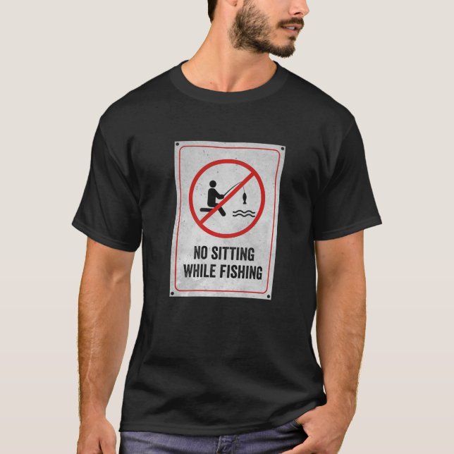 Camiseta Sem Sentado Durante A Pesca De Sinal Engraçado (Frente)