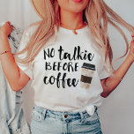 Camiseta Sem Talkie Antes Do Café Engraçado<br><div class="desc">Se você não aguenta pensar sobre a conversa antes de ter seu joe matinal,  deixe esta engraçada falar por você. O design apresenta "No Talkie Before Coffee" em texto preto no estilo manuscrito com uma ilustração de uma xícara de café.</div>