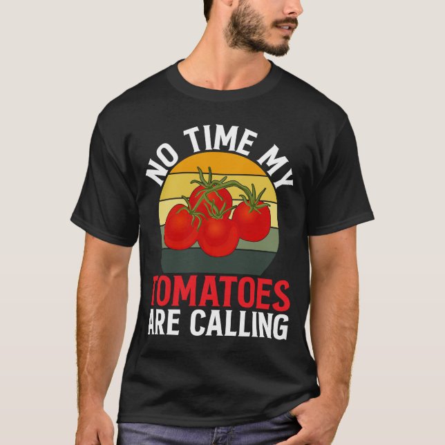 Camiseta Sem Tempo Meus Tomates Estão Chamando De Tomate (Frente)
