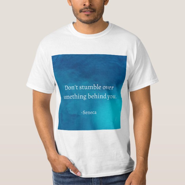 Camiseta Sêneca: Foque no Futuro, Não Tropece no Passado (Frente)