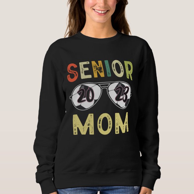 Camiseta Senior Mom 2023 Proud Mom Soccer Lover Senior Grad (Frente)
