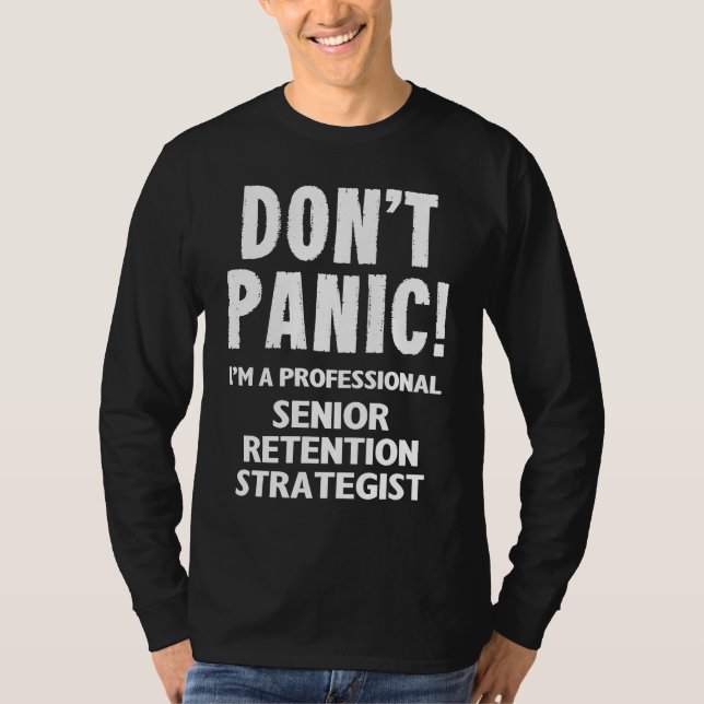 Camiseta Senior Retention Strategist (Frente)
