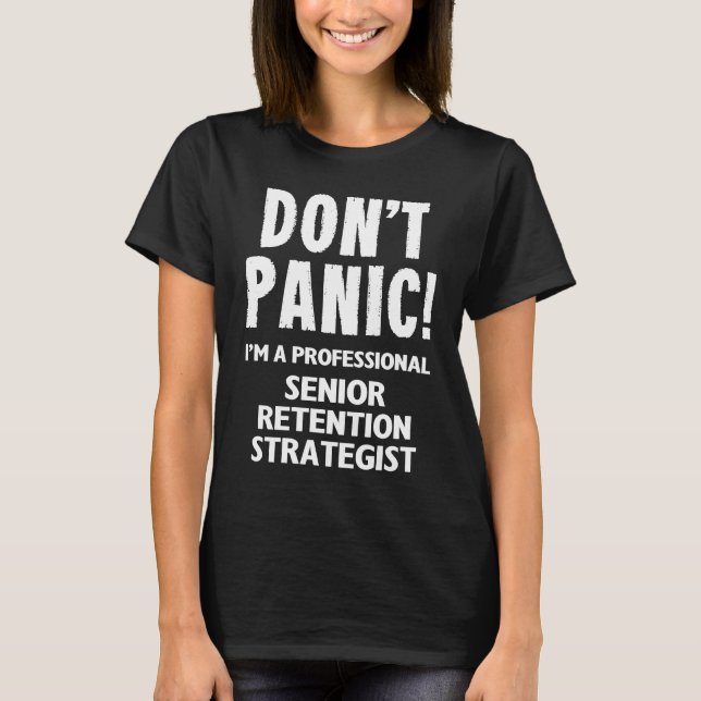 Camiseta Senior Retention Strategist (Frente)