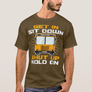 Camiseta sente-se calando-se, espere um ônibus escolar engr