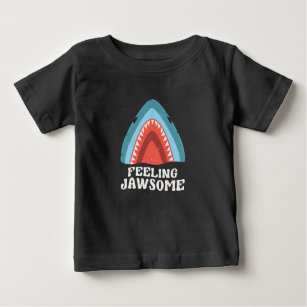 Camiseta Sentindo Tubarão Engraçado Torto de Verão