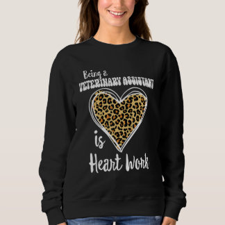 Camiseta Ser assistente veterinário é trabalho cardíaco Leo