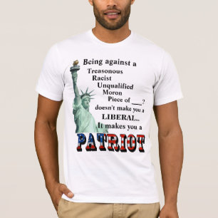 Camiseta Ser contra um TRAITOR não te torna um LIBERAL