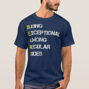Camiseta Ser excepcional entre os homens regulares t