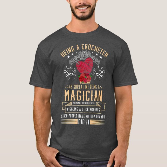 Camiseta Ser Um Crocheter Como Ser Um Mago para um (Frente)