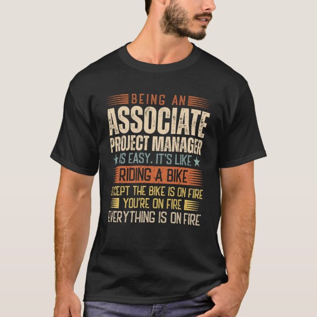 Camiseta Ser Um Gestor De Projetos Associado É Fácil (Frente)