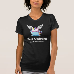 Camiseta Ser um Unicórnio em cavalos de campo