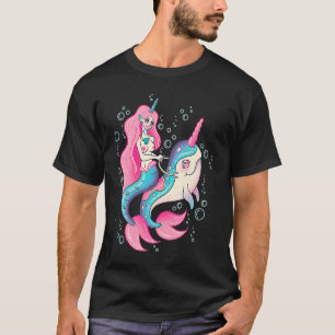 Camiseta Sereia assustadora montando em um unicórnio narwah