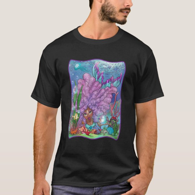 Camiseta Sereia Com Cabelo Roxo Nadando Recife De Coral (Frente)