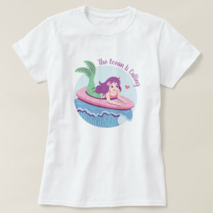 Camiseta Sereia No Bordo Rosa O Oceano Está Chegando