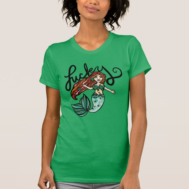 Camiseta Sereia Sortuda Shamrock Ruiva Sereias Irlandesas (Frente)