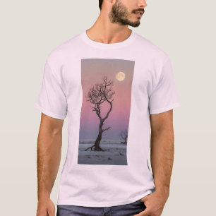 Camiseta Serena Silhueta de Árvore Solitária ao Pôr do Sol