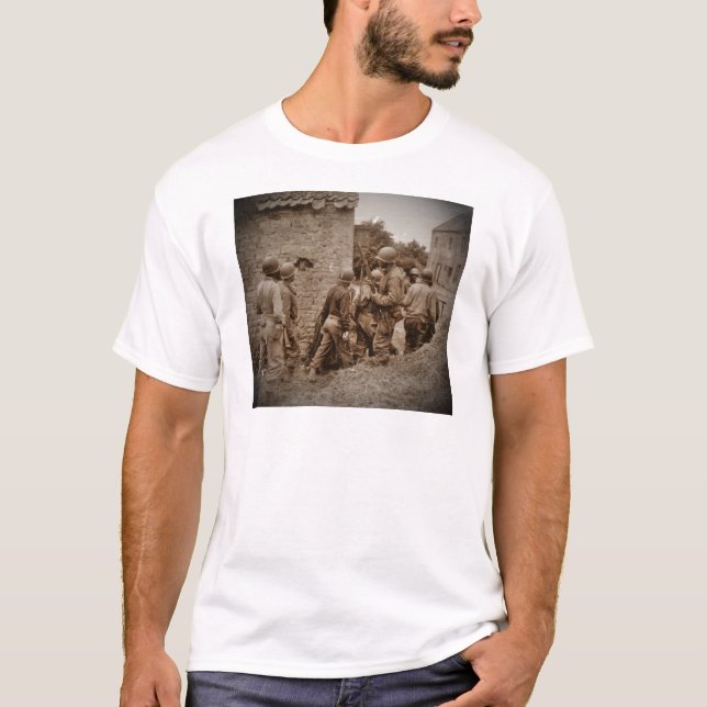 Camiseta Servicemen Afro-Americano Limpando Edifícios (Frente)