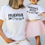 Camiseta Seta Rústica Simples Seta Nova Mãe<br><div class="desc">Design personalizável,  com uma seta cardíaca rústica para uma nova mãe e para mamães e eu combinando camisas para mães e seus filhos.</div>