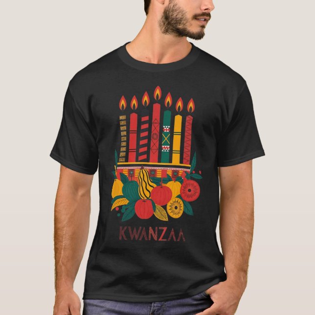 Camiseta Sete Velas da Funny Kinara Celebração Kwanzaa 2 (Frente)